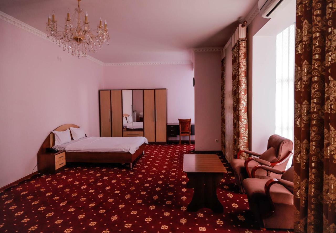 Hotel Sarvar Doesjanbe Buitenkant foto