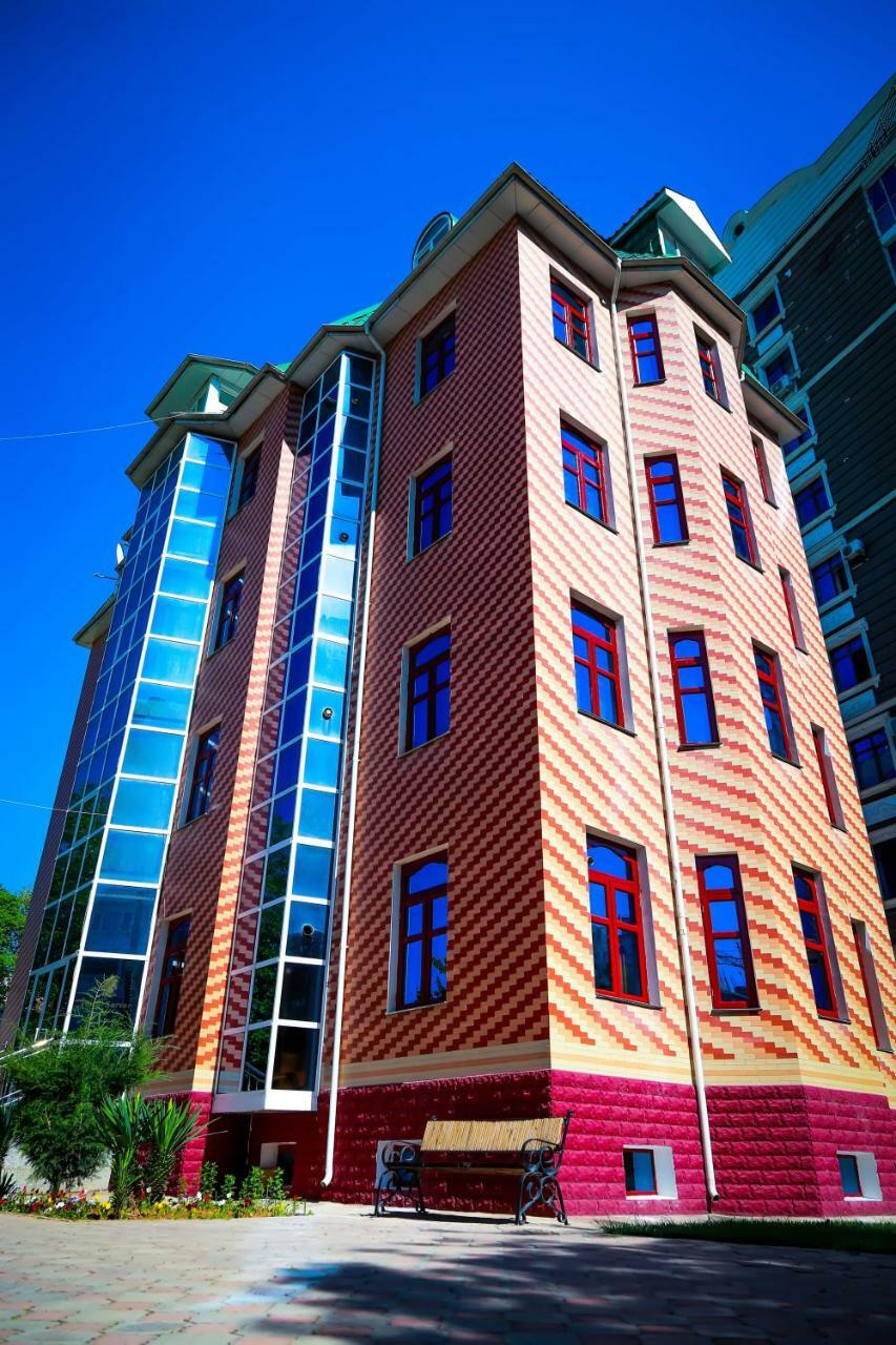 Hotel Sarvar Doesjanbe Buitenkant foto