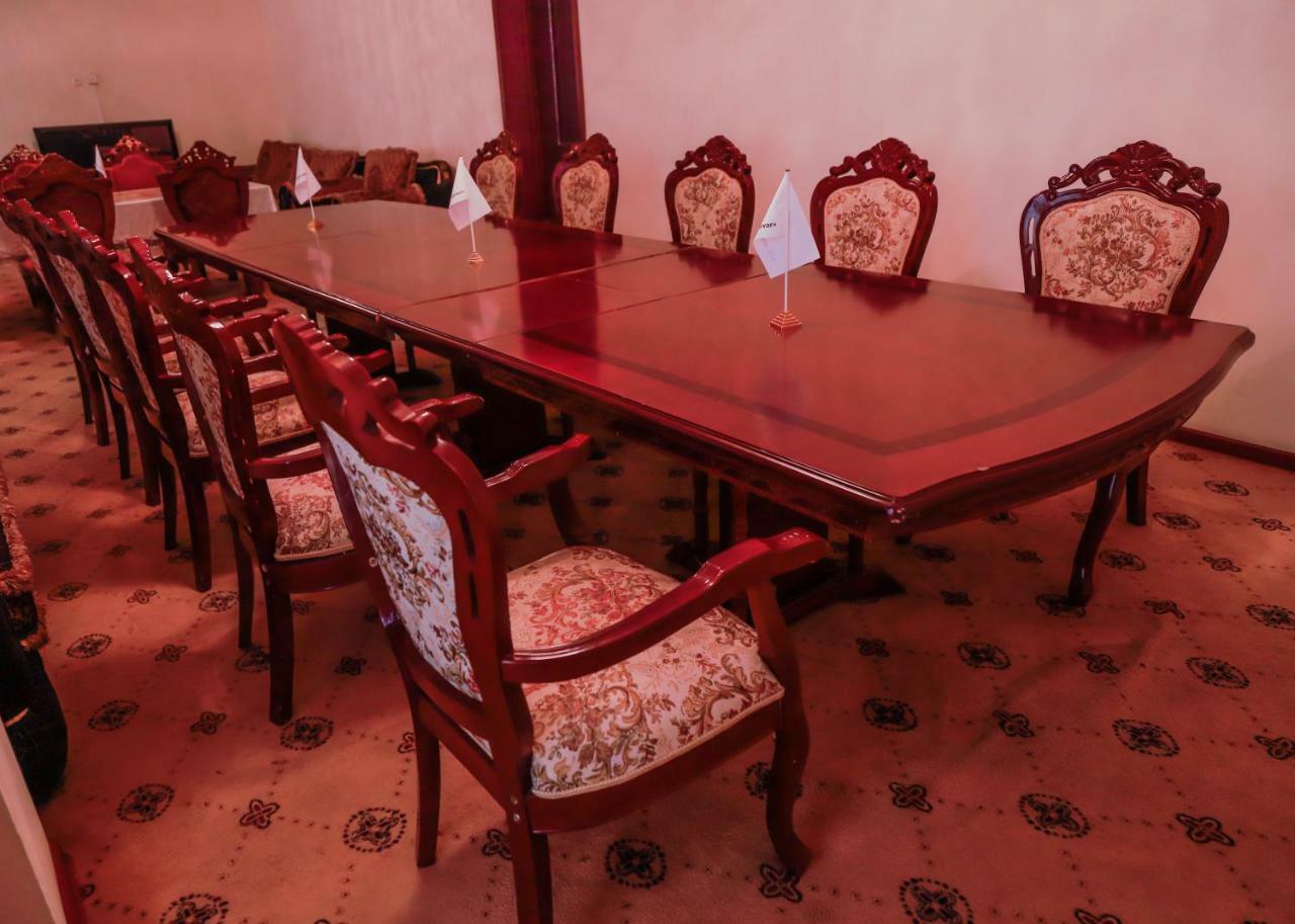 Hotel Sarvar Doesjanbe Buitenkant foto