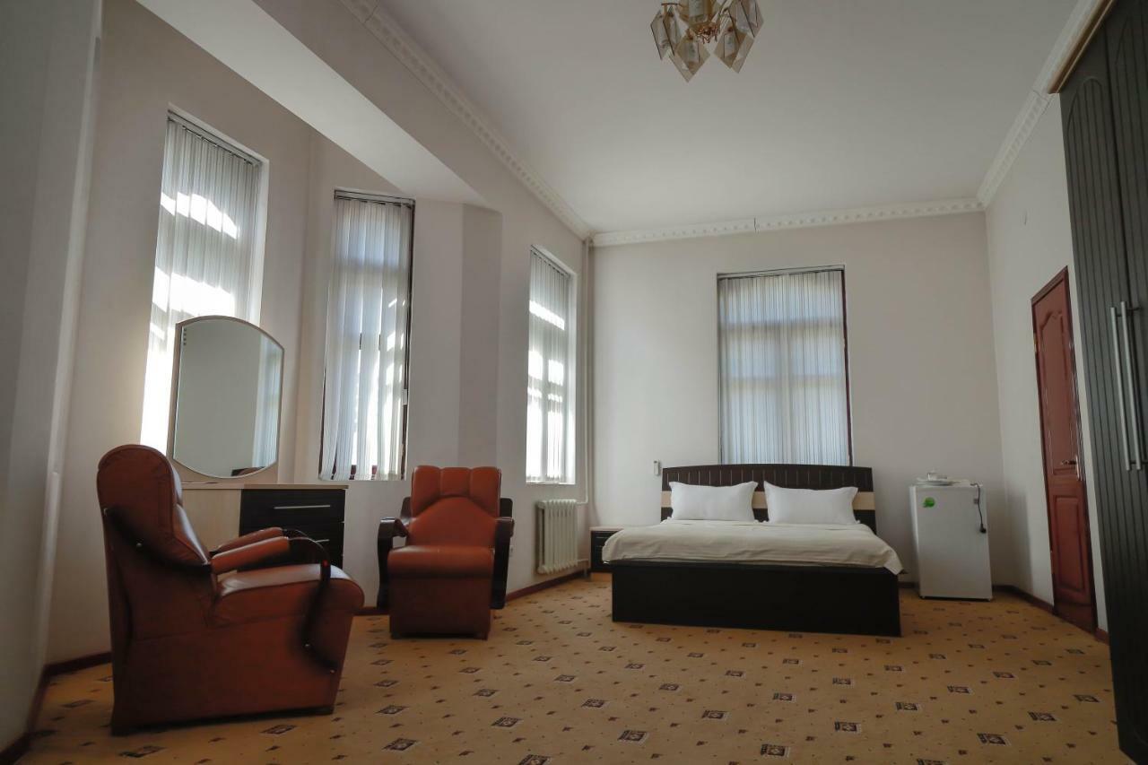 Hotel Sarvar Doesjanbe Buitenkant foto